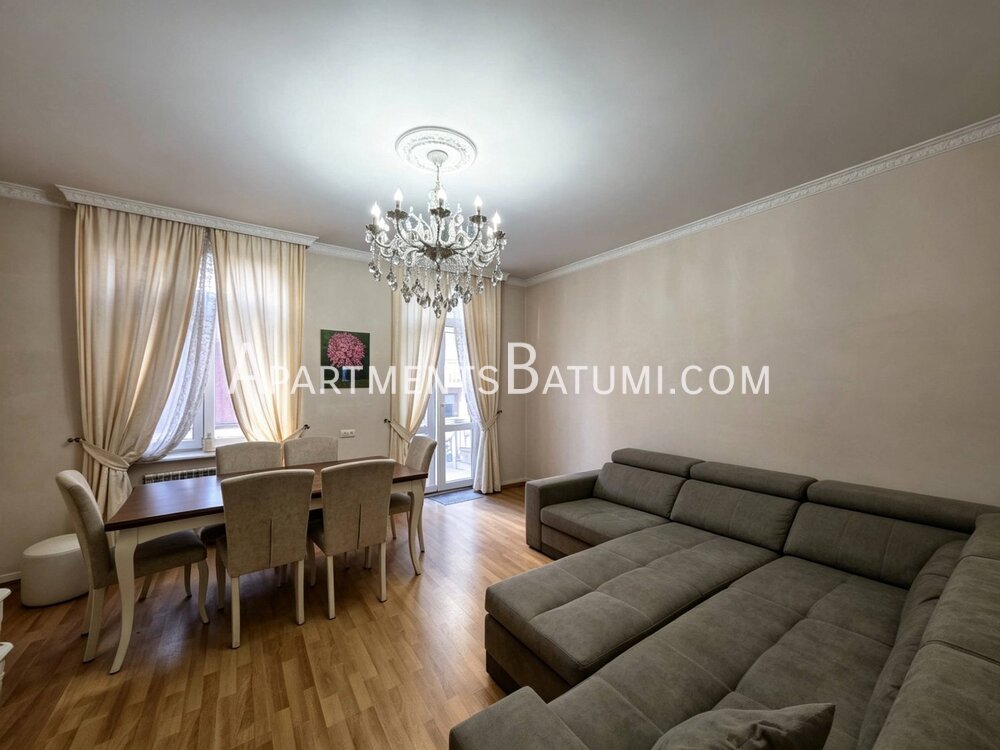 Дуплекс 128м² в старом городе Батуми | Площадь Пиаца, джакузи, 2 балкона