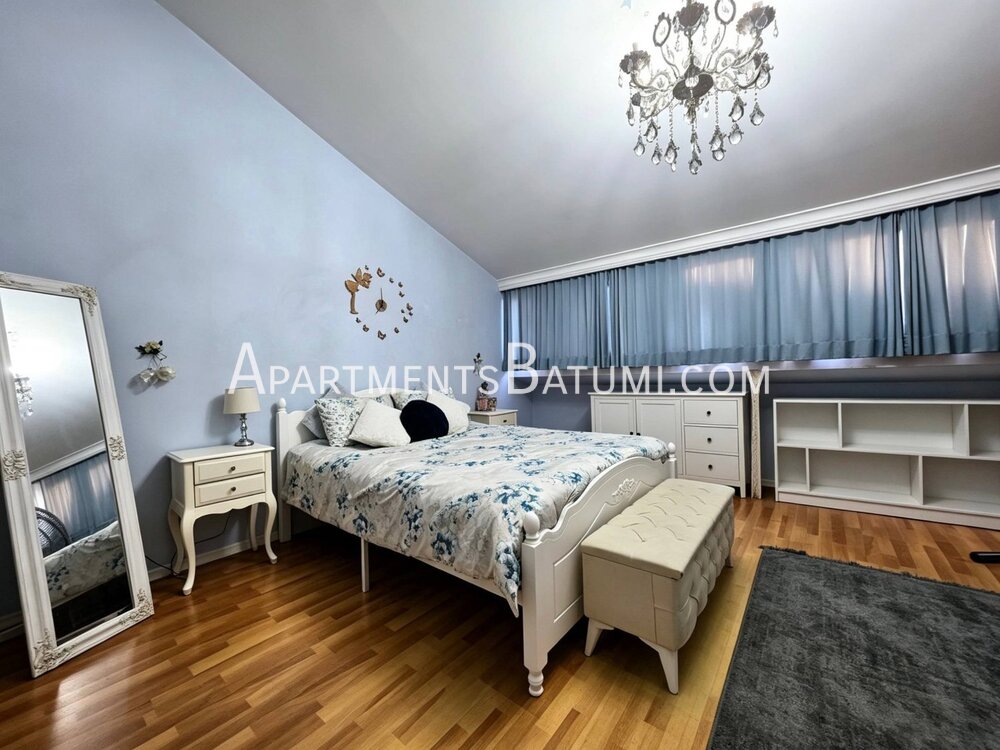Дуплекс 128м² в старом городе Батуми | Площадь Пиаца, джакузи, 2 балкона