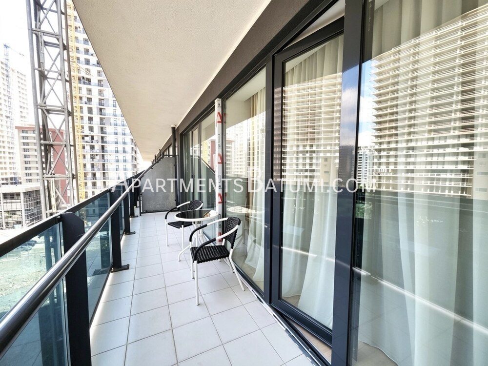 Продаётся просторная квартира 1+1 в Orbi Beach Tower, Батуми