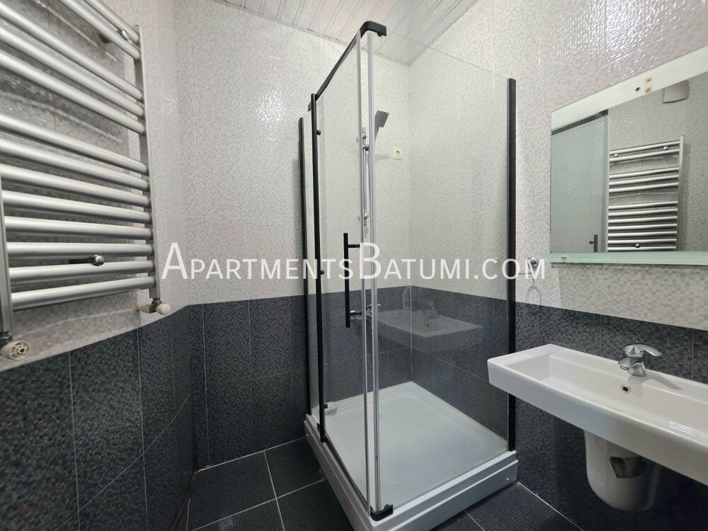 3-room 75 m² Apartment for Rent on Bagrationi