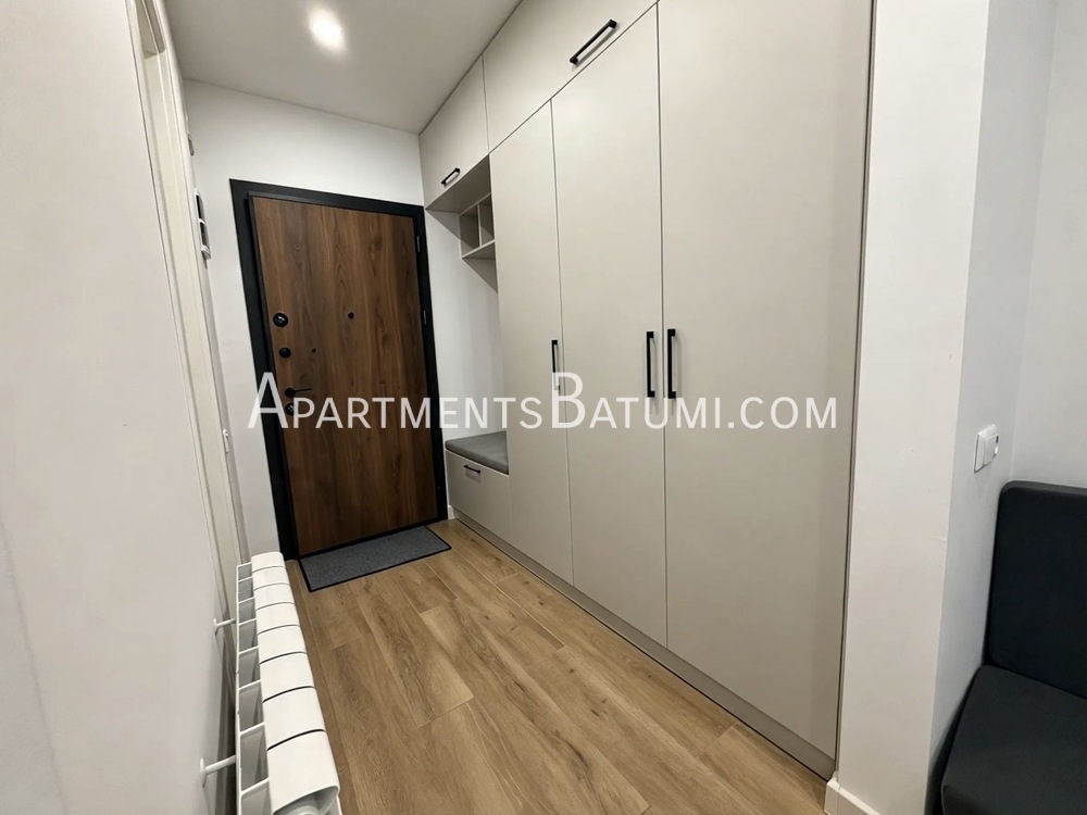 Первая аренда — студия 35 м² на первой линии Нового бульвара