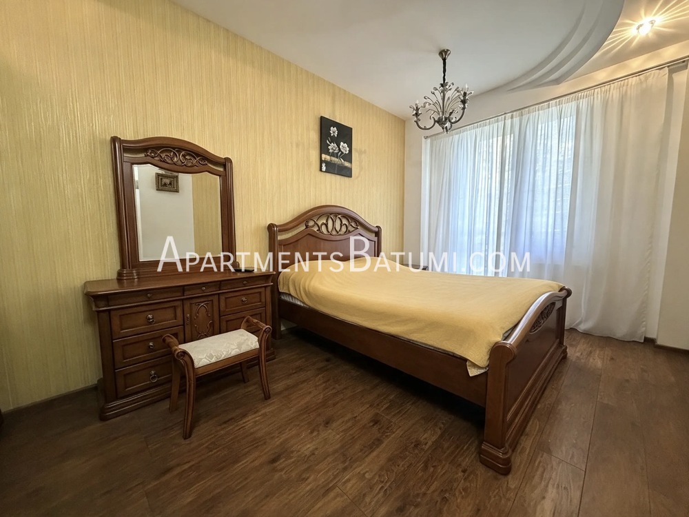 Аренда 3-комнатной квартиры 95 м² на Руставели за $1000