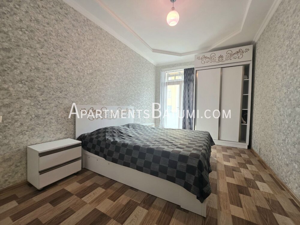 Rent a 1+1, 57 m² Apartment on Takaishvili — 30 Meters to May 6 Park