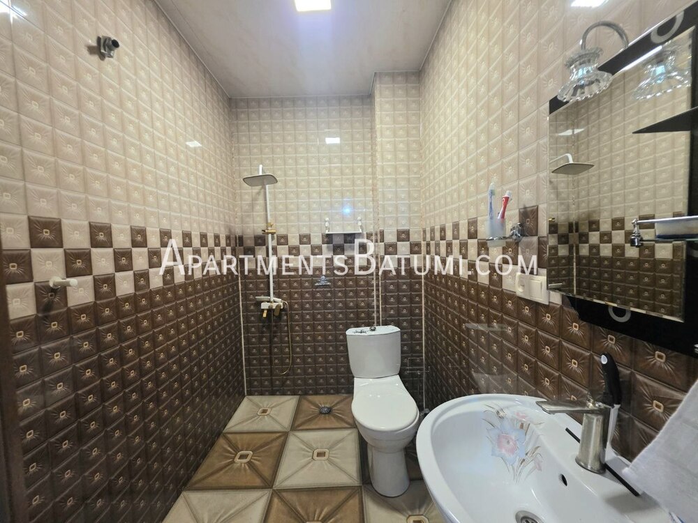 Rent a 1+1, 57 m² Apartment on Takaishvili — 30 Meters to May 6 Park